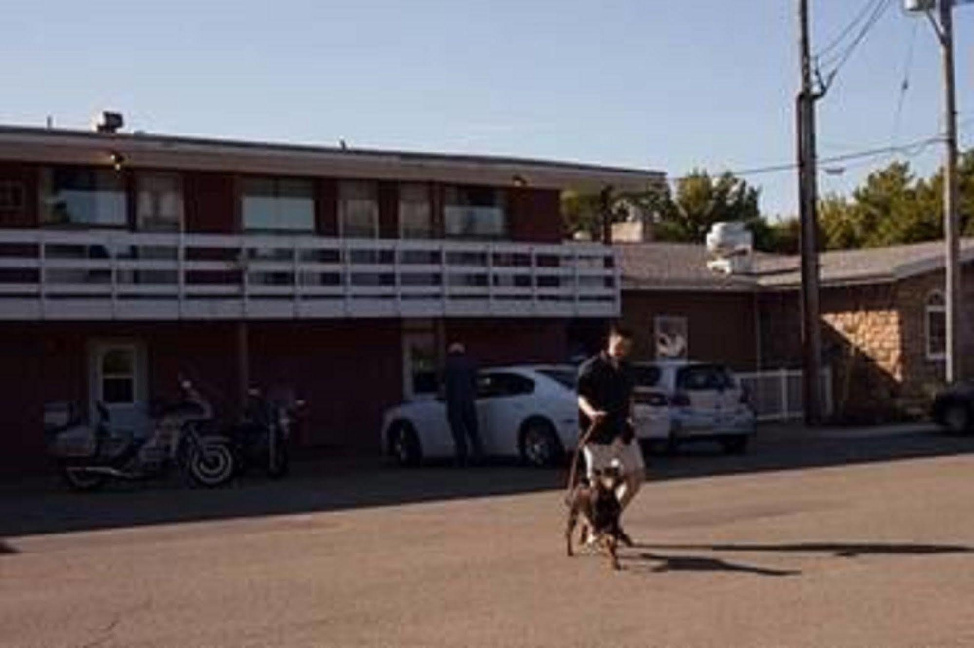 Clansman Motel